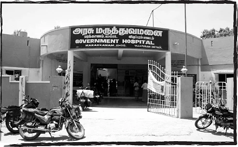 விபத்தில் சிக்கியவர்களை விரட்டி அடிக்கிறார்கள்!