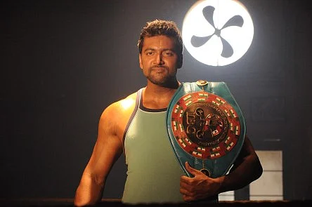 ‘இந்தியால குளிக்க ஷாம்புவும் குடிக்க கோலாவும் நாமளே தயாரிச்சுக்க முடியாதா?’ - பூலோகம் விமர்சனம்
