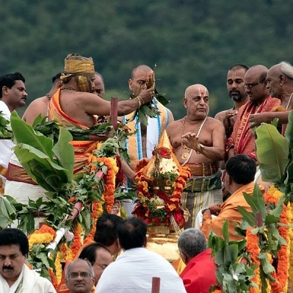 நிறைவடைந்தது மகா கும்பாபிஷேகம்... திருப்பதியில் நாளைமுதல் வழக்கமான தரிசனம்!#Tirupati