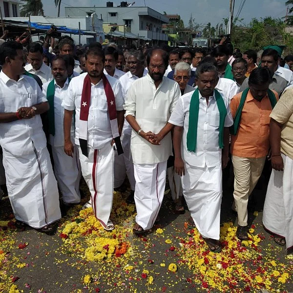 மக்கள் கண்ணீர் அஞ்சலி - சொந்த ஊரில் நெல் ஜெயராமன் உடல் தகனம்!