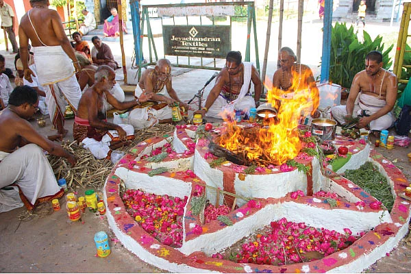 மங்கலம் அருள்வாள் மாங்காடு காமாட்சி !