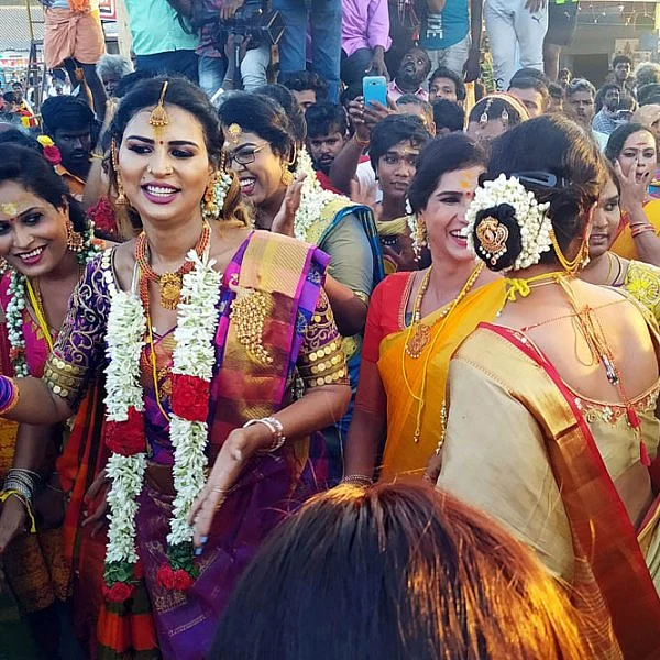 கூவாகம் கூத்தாண்டவர் கோயில் சித்திரைத் திருவிழா; மிஸ் கூவாகம் 2019, நடனப்போட்டி; திருநங்கைகள் தாலி கட்டிக்கொள்ளும் நிகழ்வு... சிறப்பு புகைப்படத் தொகுப்பு