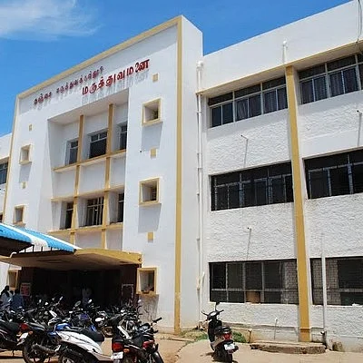 'உள்ளே போவதற்கு ரூ.10 , ஸ்ட்ரெச்சர் தள்ள ரூ. 50, கட்டு போட ரூ.100!'- தஞ்சை அரசு மருத்துவமனை மீது பகீர் புகார்!