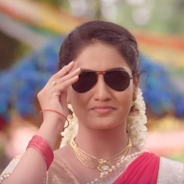 "மெக்கானிக்கல் டிப்பார்ட்மென்ட்டில் ஒரு பெண்... மெக் பாய்ஸ் வெல்கம் டூ குயின்" #Queen