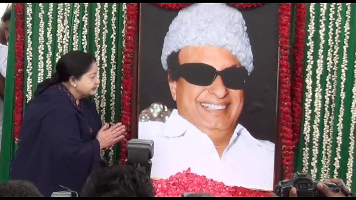 Victorious Jaya garlands MGR statue at Anna Salai, Chennai | TN Election 2016 Results