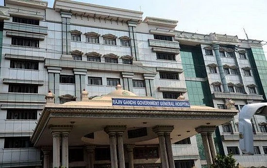 'அரசு மருத்துவமனை தீ விபத்தில் உயிரிழந்தவர்களின் குடும்பங்களுக்கு இழப்பீடு வழங்க வேண்டும்!'