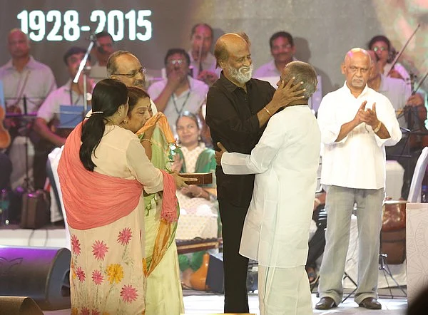“ராஜா இசைஞானி; எம்.எஸ்.வி இசை கடவுள்! கடவுளைப் பற்றி ஞானிக்குத்தான் தெரியும்” ரஜினி
