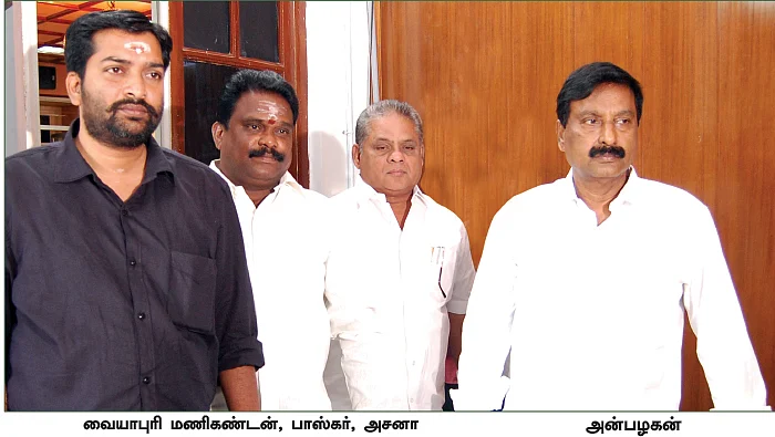 “பஞ்சராகிக் கிடக்குது புதுவை அ.தி.மு.க!” - தலையிடுமா தலைமை?