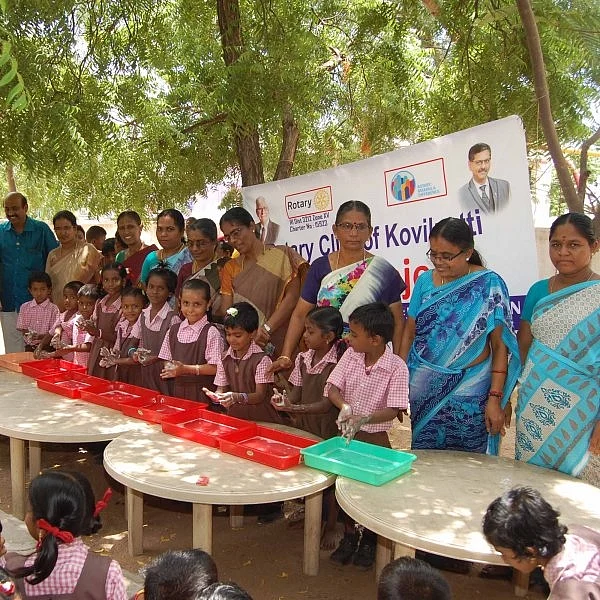 கோவில்பட்டியில் பள்ளி மாணவர்களுக்கு கைகழுவும் பயிற்சி