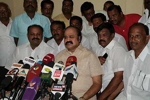இந்தி கற்கும் ஈ.பி.எஸ், ஓ.பி.எஸ்!- கலகலத்த புகழேந்தி