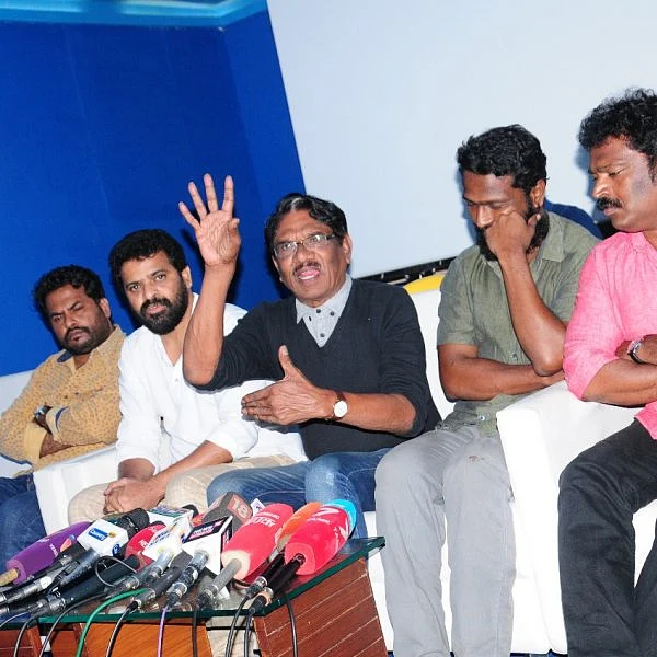 `ஆயிரம் ரூபாய் சென்ட்ரலில் காப்பி குடிக்கக்கூட போதாது' - பாரதிராஜா ஆதங்கம்!