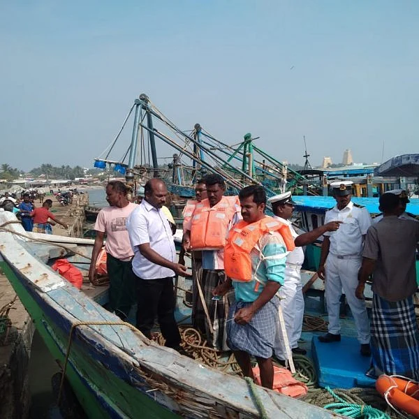 படகுகளை மீட்க இலங்கை செல்கிறது தமிழக மீனவர், அதிகாரிகள் குழு!