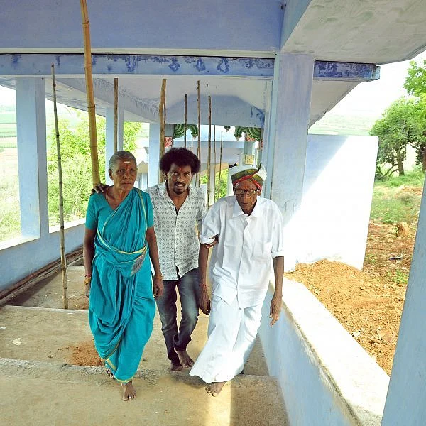 ``நிறைய சோதிச்சிருக்காரு... தாராளமா அள்ளிக் கொடுத்துருக்காரு அந்த சென்றாயன்!'' - நெகிழும் சென்றாயன்
