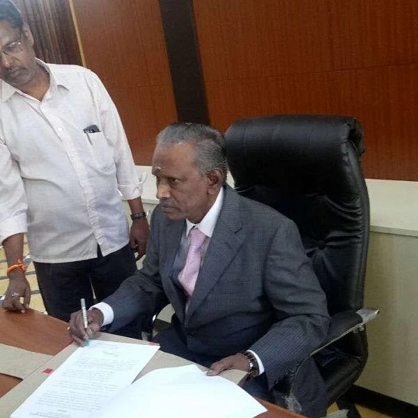 ஆடிட்டர் குருமூர்த்தி நேரில் ஆஜராக ஆறுமுகசாமி ஆணையம் சம்மன்!