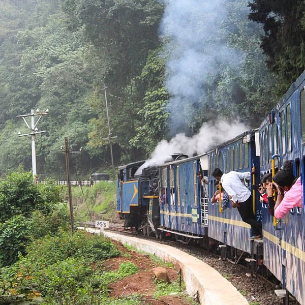 உதகை - மேட்டுப்பாளையம் நீலகிரி மலை ரயிலில் ஜிலு ஜிலு இயற்கை பயணம்: படங்கள்: ஆயிஷா அஃப்ரா ஷே