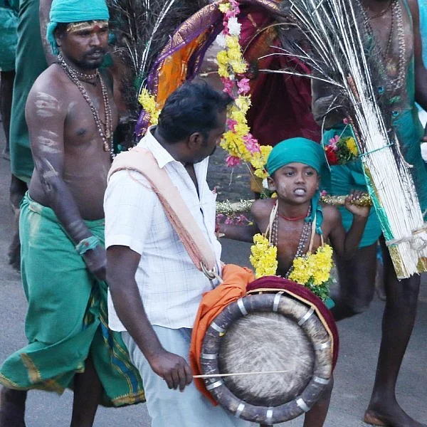 'இன்னைக்கு ராத்திரி முழுவதும் பழநிமலை எங்களுக்குச் சொந்தம்' - எடப்பாடி மக்களின் பக்தி பிரவேசம்