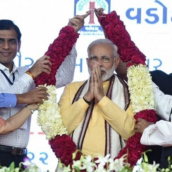 குஜராத் தேர்தல் எப்போது..? போட்டியில் முந்துவது யார்?
