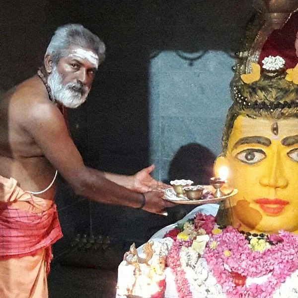 திருவள்ளூர் காரணீஸ்வரர் கோயிலில் சந்தன காப்பு!