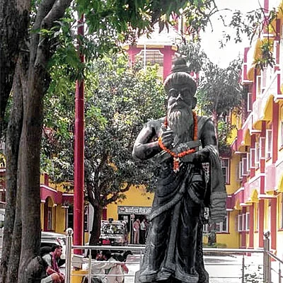 வால்மீகி சிலை