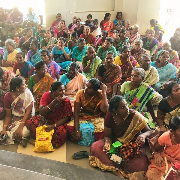 `7 வருஷமா தண்ணி இல்ல; நிலக்கரி துகள்கள சுவாசிக்கிறோம்’ - கலெக்டரிடம் குமுறிய பெண்கள்
