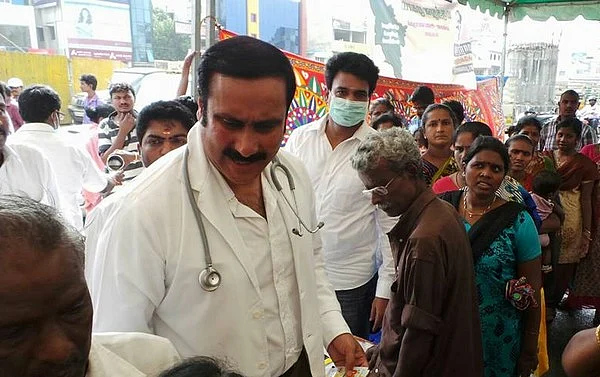 வெள்ள பாதிப்பு பகுதியில் மறுவாழ்வு பணிக்கு ரூ.1 கோடி அறிவித்தார் அன்புமணி!