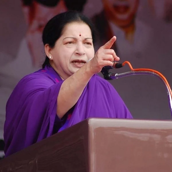சசிகலா குடும்பம் குறித்து ஜெயலலிதா பேசியது என்ன? குறுந்தகடுகளை வெளியிட்டு அதிரவைத்த அமைச்சர்