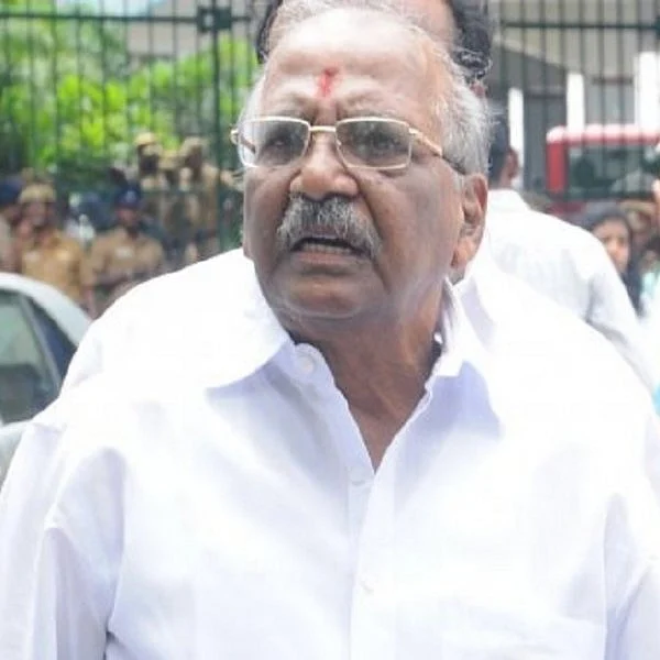 அ.தி.மு.க-வில் உச்சகட்ட மோதல்... சசிகலா- தினகரனுக்கு கிரீன் சிக்னலா?