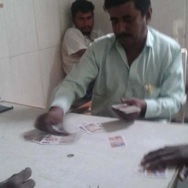 பிணவறையில் சீட்டாட்டம்! - சென்னை அரசு மருத்துவமனையின் அதிர்ச்சி காட்சிகள்