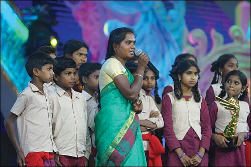 அவள் விருதுகள் - பெண்ணென்று கொட்டு முரசே!