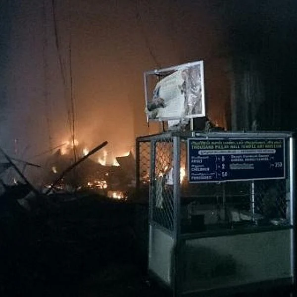 மீனாட்சி அம்மன் கோயிலில் இருக்கும் கடைகளை அகற்றுவது குறித்து உங்கள் கருத்து என்ன? #VikatanSurvey
