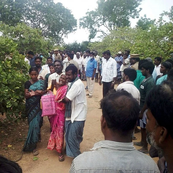 மனைவியைக் கொன்று முந்திரிக்காட்டில் புதைத்த கணவன்! சிக்கியது எப்படி?