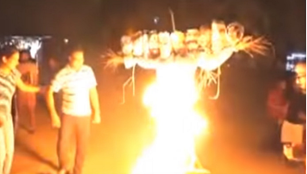 மோடி உருவ பொம்மையை எரித்த ஜெ.என்.யு மாணவர்கள் மீது விசாரணை