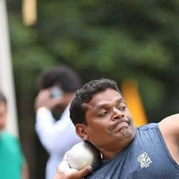 சர்வதேசப் போட்டியில் தங்கம் வென்ற வீரர் வான் கோழி வளர்ப்பிலும் அசத்தல்!