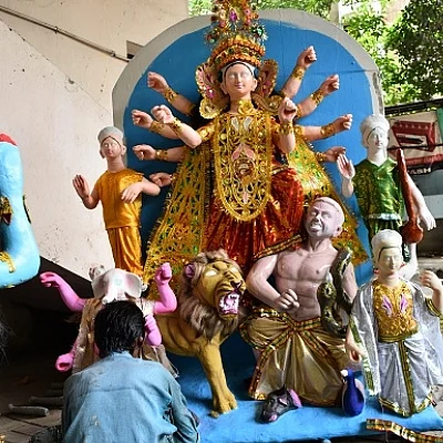 ”நான் செய்ற சிலைகள்ல ஸ்ரீதேவி, ஹேமமாலினி எல்லாம் தெரிவாங்க!” - தசரா ஸ்பெஷல்
