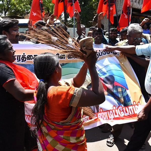 பொதுமக்கள் முன்னிலையில் தண்டனை! - பொள்ளாச்சி பாலியல் குற்றவாளிகளுக்கு எதிராக திருச்சியில் ஒலித்த குரல்