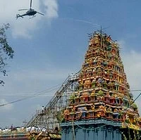 ஹெலிகாப்டர் மூலம் தீர்த்தம் தெளிக்கப்பட்ட கும்பாபிஷேக விழா!