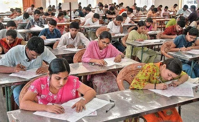 இலவச ரயில் டிக்கெட்; ரூ.1,000 நிதியுதவி - நீட் தேர்வு எழுத வெளிமாநிலத்துக்குச் செல்லும் மாணவர்களுக்கு தமிழக அரசு ஏற்பாடு