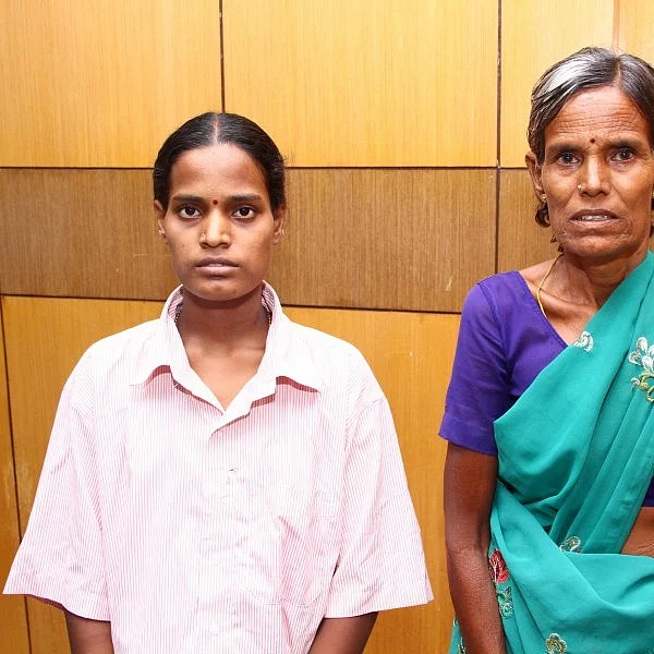 "கவர்மென்ட்டு டாக்டருங்கதான் என் புள்ளைக்கு சாமி!" ஒரு தாயின் கலக்கம்