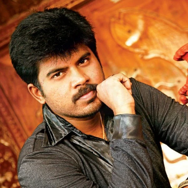 `` `பராசக்தி’யை ரீமேக் பண்ண வேணாம்னு கலைஞர் சொன்ன காரணம்..?’’ - பா.விஜய்