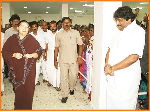 மண் குதிரையை மிதித்த 'யாக'க் குதிரை!