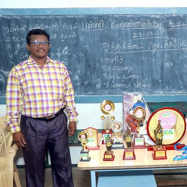 அரசுப் பள்ளியின் அடடே முயற்சி.. அசத்தும் தலைமை ஆசிரியர்!