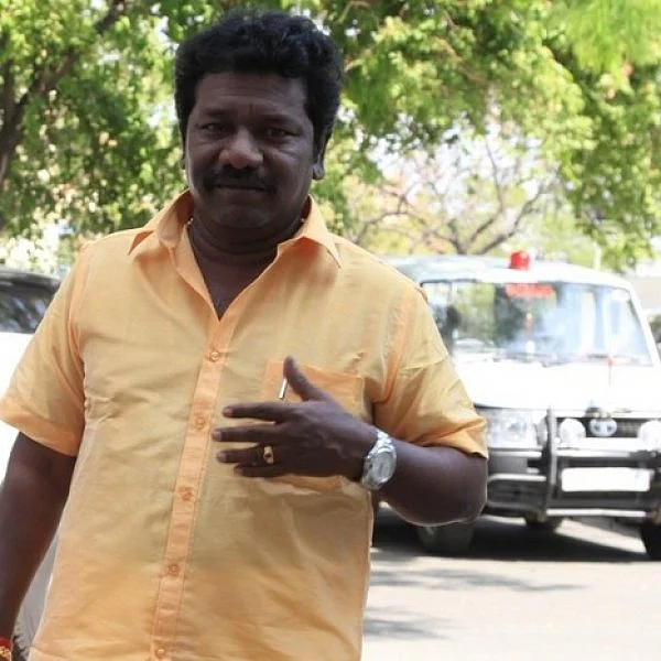 'எங்கே கருணாஸ்..?' - தேடுதல் பணியில் தினகரன் அணி