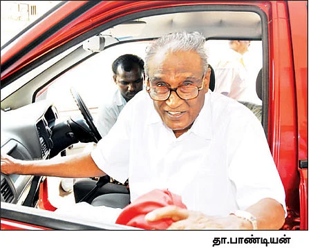 ''100 கருணாநிதி சேர்ந்தாலும், ஜெயலலிதா ஆக முடியாது!''