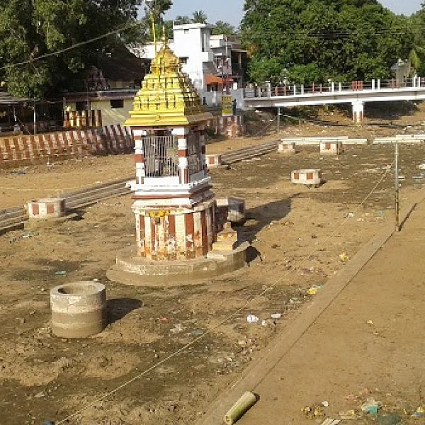 `தண்ணி இல்ல; எங்குப் பார்த்தாலும் குப்பைகள்'- காவிரி துலாக்கட்டத்தின் பரிதாப நிலை
