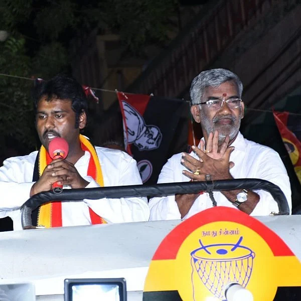 `கேப்டனை சீண்டினாரு, இப்போ சிக்கிக்கிட்டாரு!'- துரைமுருகனை சாடும் விஜய பிரபாகரன்