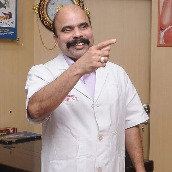 `பவர்ஸ்டாருக்கு `செக்'; பிரித்தியைத் தேடும் போலீஸ்' - ஃபைனான்சியர் விடுவிக்கப்பட்ட பின்னணி