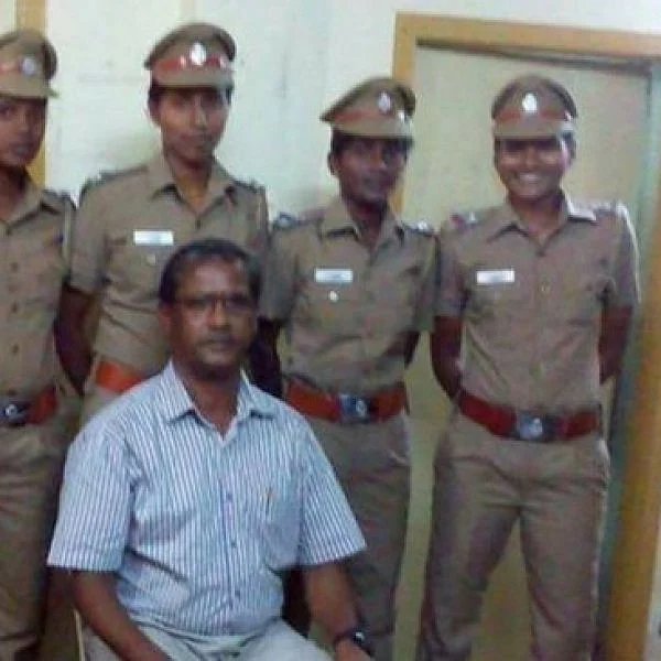 சுனாமியில் பெற்றோரை இழந்த சிறுமிகளை, எஸ்.ஐ ஆக்கிய ஓய்வுபெற்ற ஆசிரியர்!