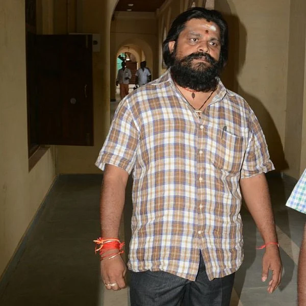 விசாரணை ஆணையத்தில் ஜெயலலிதாவின் உதவியாளர் பூங்குன்றன் நேரில் ஆஜர்..!