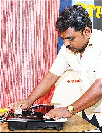 எலெக்ட்ரிக் - எலெக்ட்ரானிக் பொருட்கள்