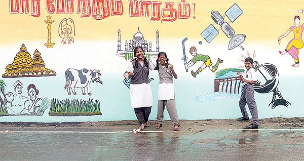 நந்தவனமாக மாறிய பள்ளிச் சுவர் !